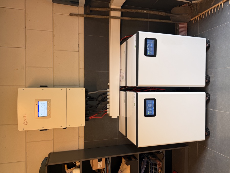 64 kWh battery storage for larger PV installations.